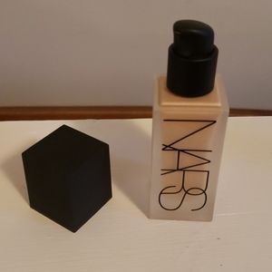 Nars all day luminous weightless foundation